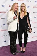 Is Jerry Cantrell Married to Wife? or Dating a Girlfriend? Dating History.