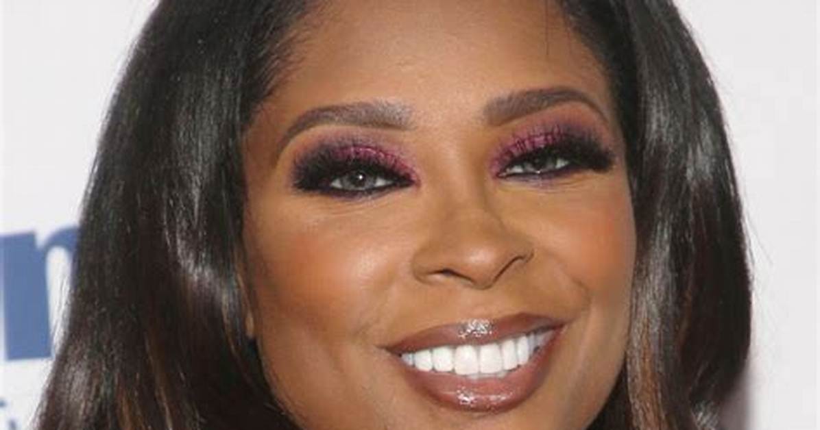 Jennifer Williams Without Contacts: a Closer Look