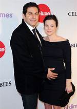 Linda Cardellini's Relationships: a History of Her Romantic Partnerships