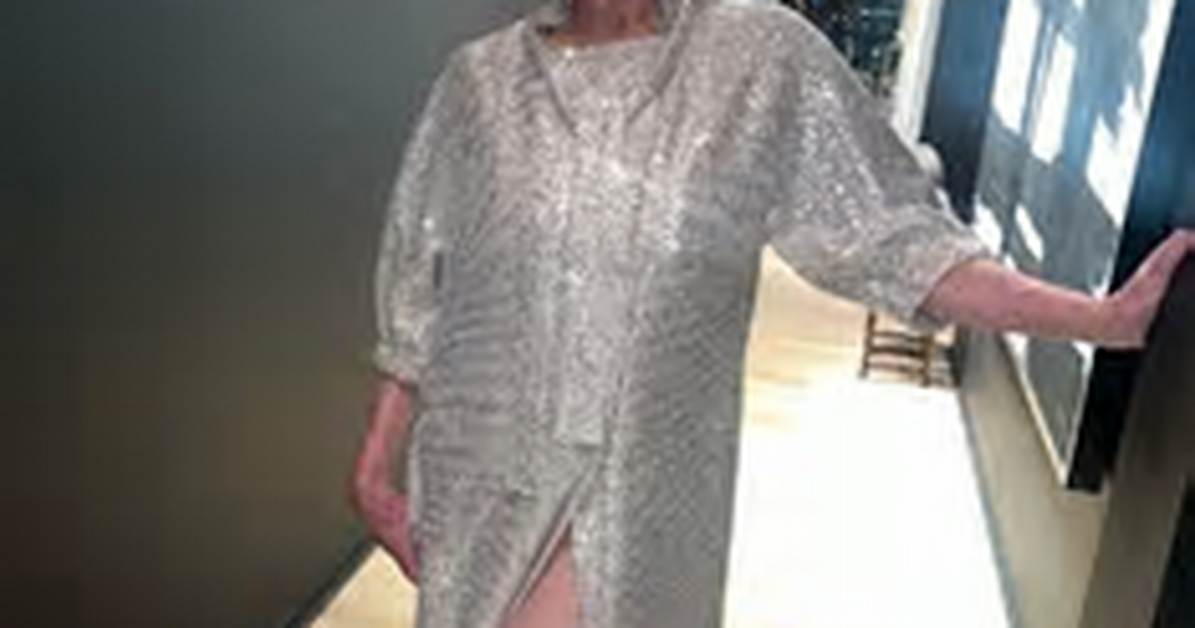 Martha Stewart Rocks Sexy Nightgown in New Mirror Selfie Hollywood Life