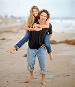 Sara Blakely: Husband, Net Worth, Tattoos, Smoking & Body Measurements