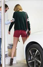 Taylor Swift's Booty: a Closer Look at the Pop Icon's Curves