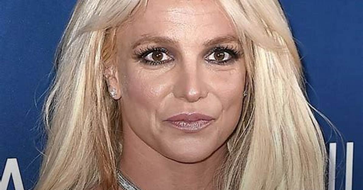 This Just in: Britney Spears Is Smoking!