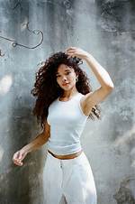 Uncover the Secrets of Ashley Moore and Jeremy Allen White's Enduring Love Story