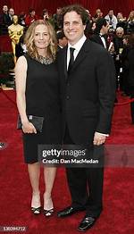 Uncovering the Truth Behind Elisabeth Shue's Heart Attack: Insights and Discoveries