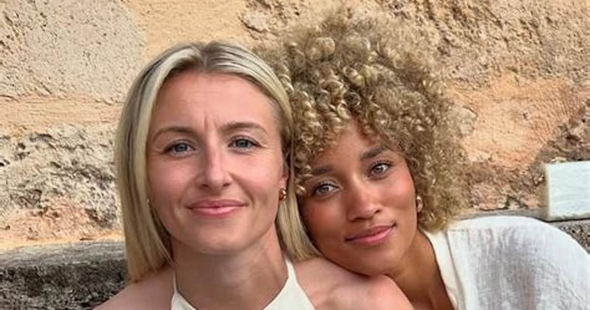 Unveiling Leah Williamson's Wife: a Journey of Love and Support