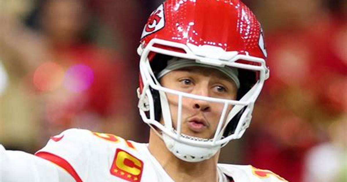 Why Does Patrick Mahomes Wear His Helmet So High? Kansas City Chiefs Quarterback Adopts Unusual on-F